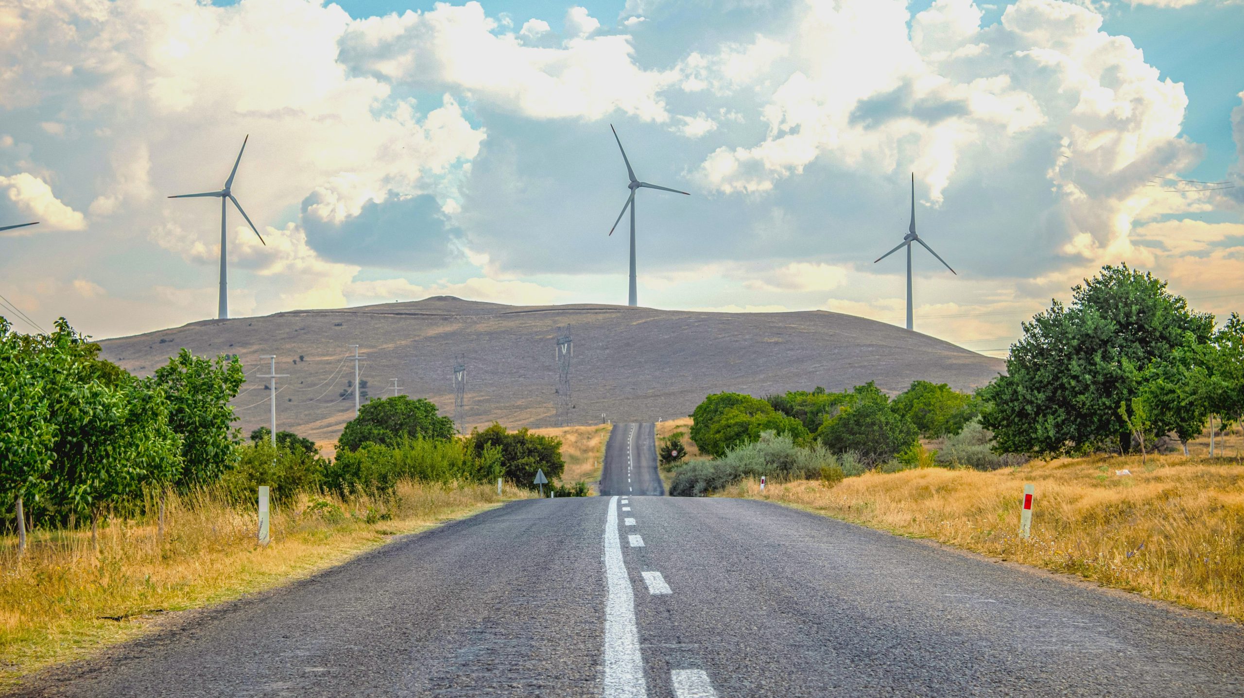 Achieving Sustainability Goals with Cloud Computing: An AWS and Azure Partner’s Perspective